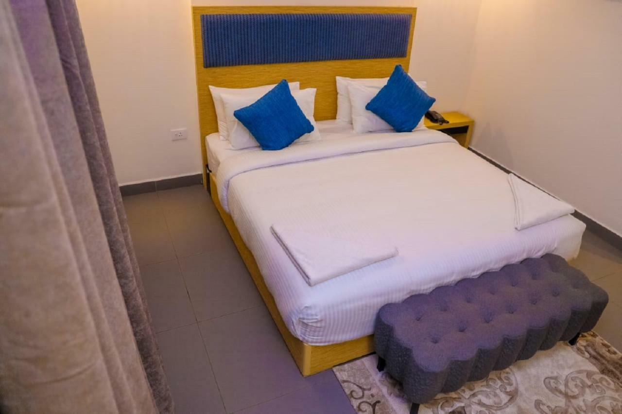 First Inn Hotels Chennai Exteriör bild